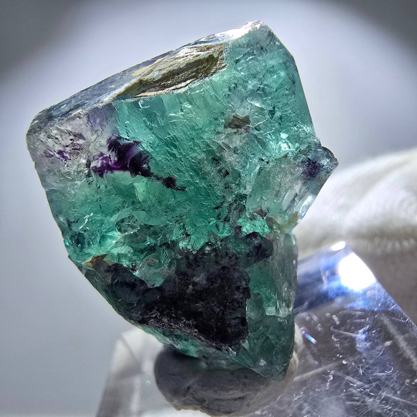 Spécimen rare de cube de fluorite fantôme, vert zonal et violet, Okorusu, Namibie, 28 x 25 x 16 mm