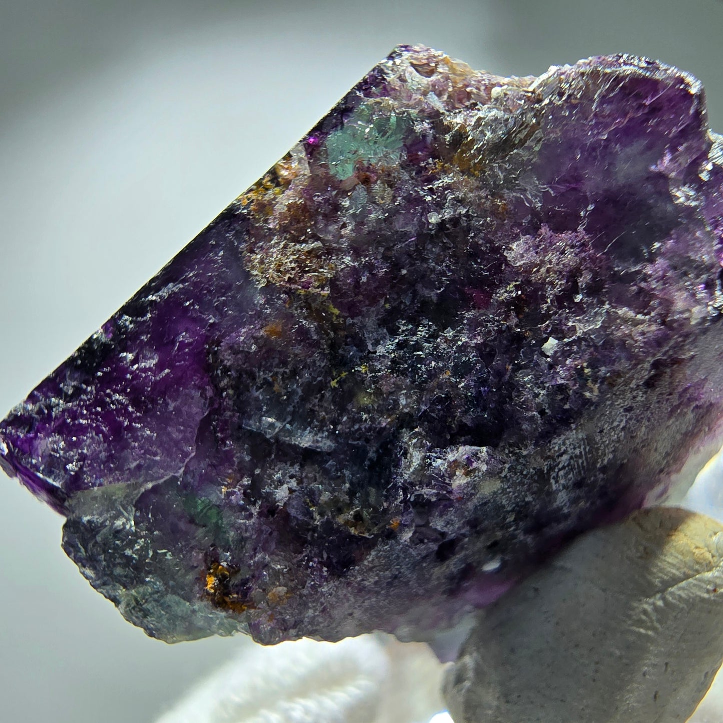 Spécimen rare de cube de fluorite fantôme, vert zonal et violet, Okorusu, Namibie, 31 x 27 x 21 mm
