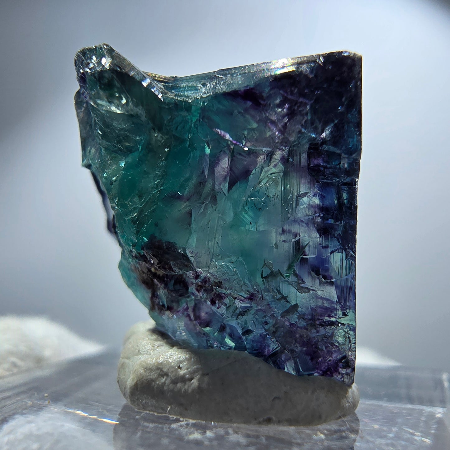 Spécimen rare de cube de fluorite fantôme, vert zonal et violet, Okorusu, Namibie, 23 x 18 x 14 mm