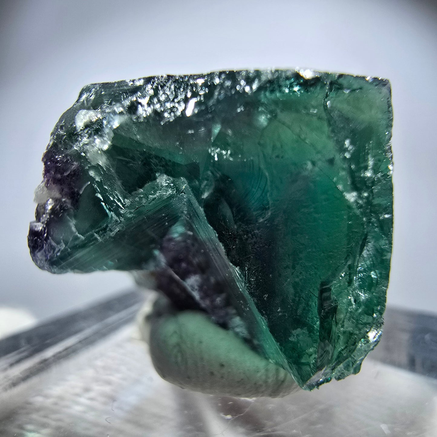 Spécimen rare de cube de fluorite fantôme zonal vert violet Okorusu, Namibie 23*21*15 mm