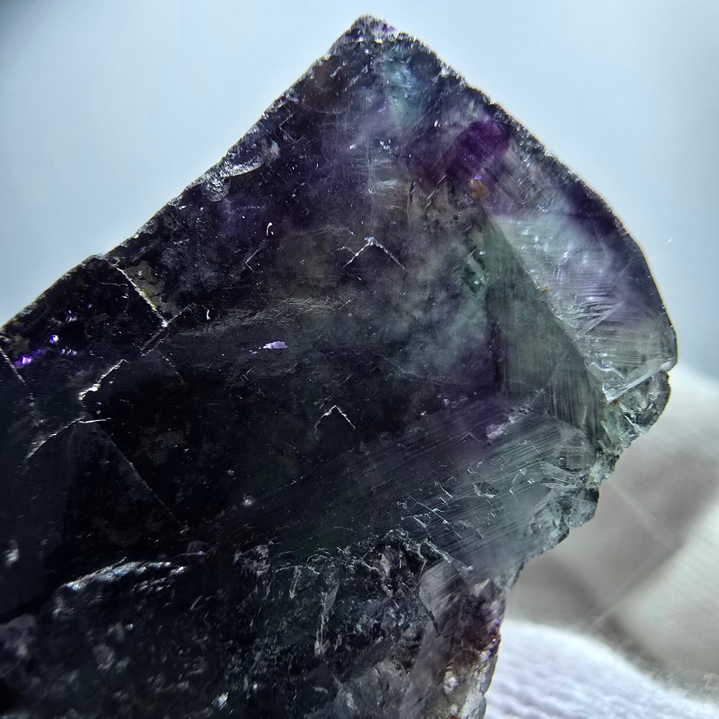 Spécimen rare de cube de fluorite fantôme zonal vert violet Okorusu, Namibie 39*26*21mm