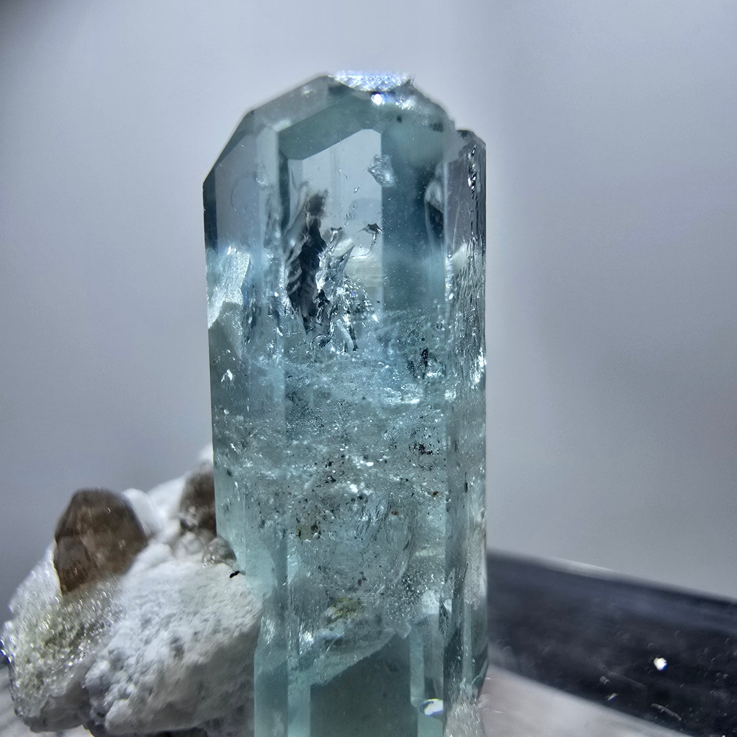 Seltener Aquamarin X mit Hyalit, Orthoklas Erongo, Namibia 20*17*11mm
