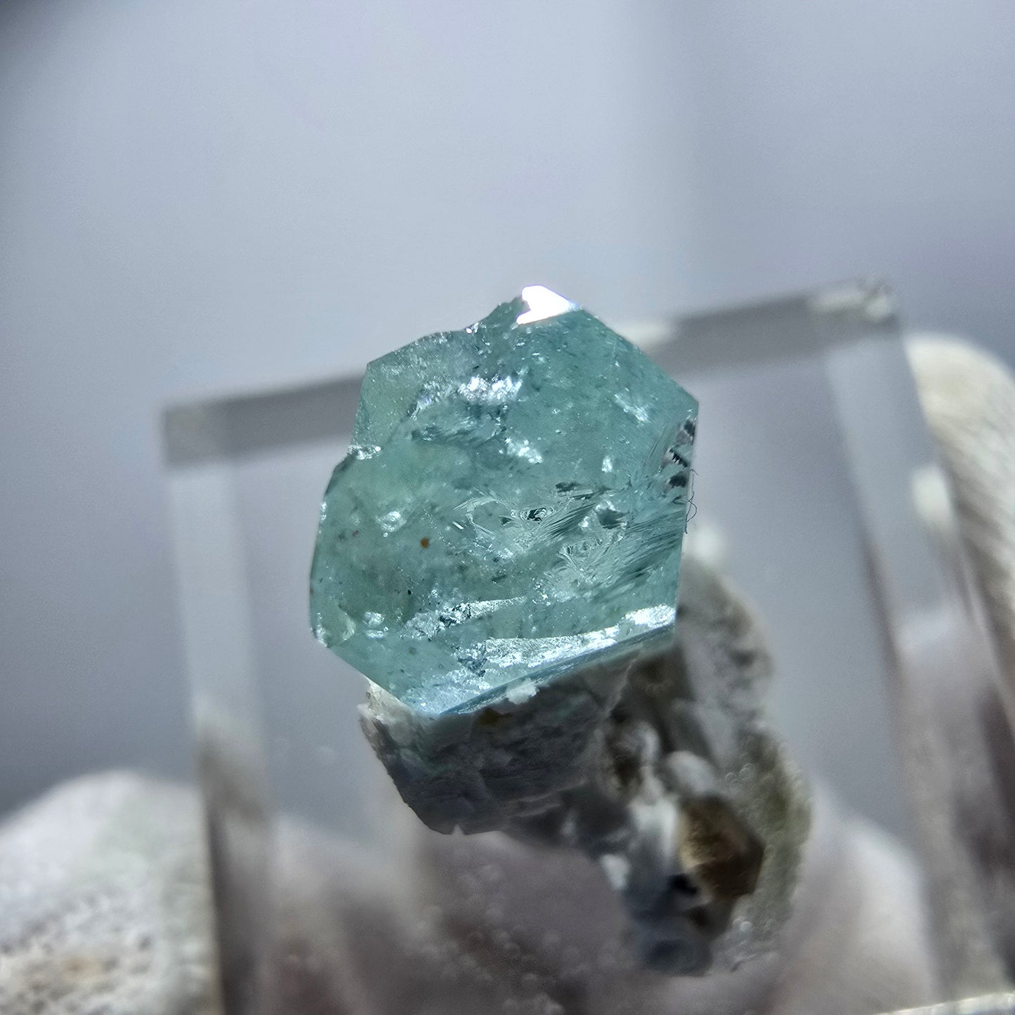 Seltener Aquamarin X mit Hyalit, Orthoklas Erongo, Namibia 20*17*11mm