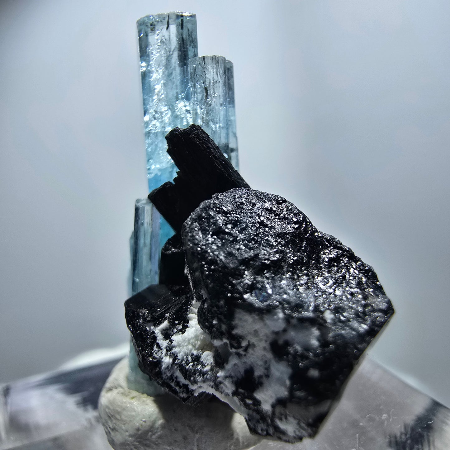 Seltener Aquamarin X mit Schörl Turmalin Erongo, Namibia 26*20*12mm