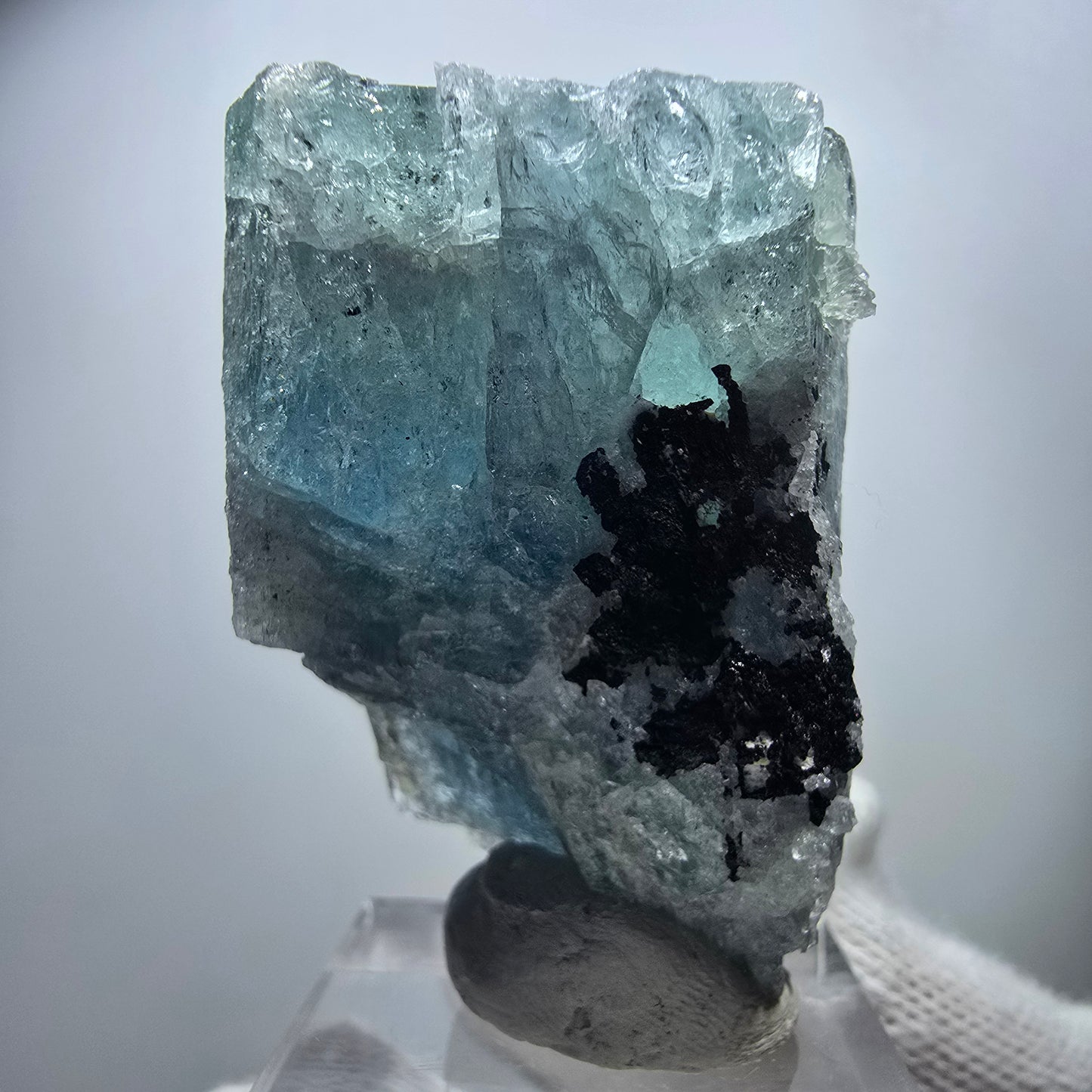Seltener Aquamarin X mit Hyalit Einschlüssen Erongo, Namibia 42*28*19mm
