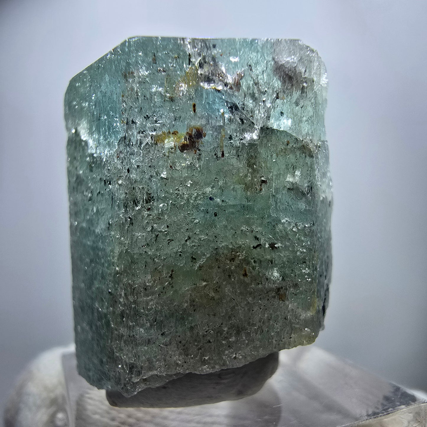 Seltener Aquamarin X mit Hyalit Einschlüssen Erongo, Namibia 30*29*24mm