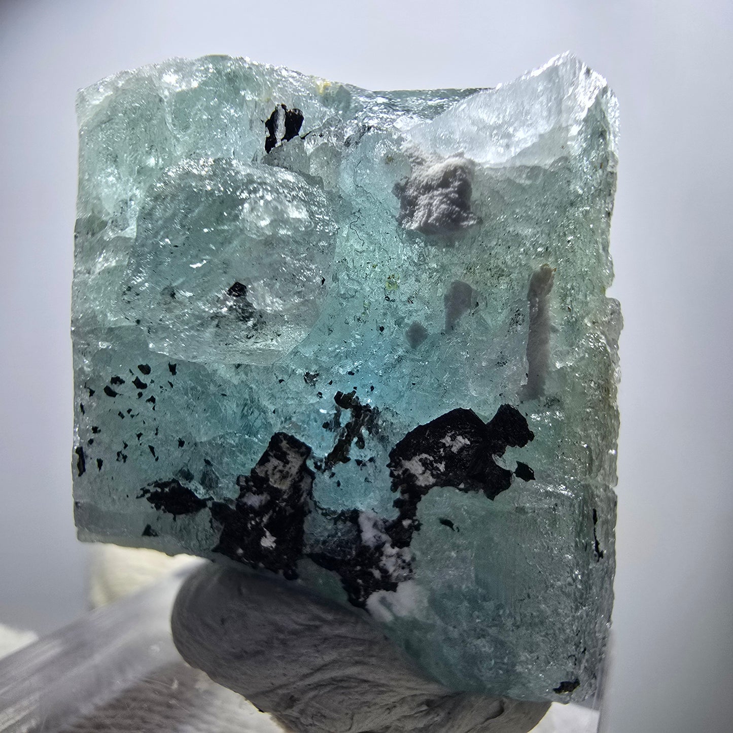 Seltener Aquamarin X mit Hyalit Einschlüssen Erongo, Namibia 30*29*24mm