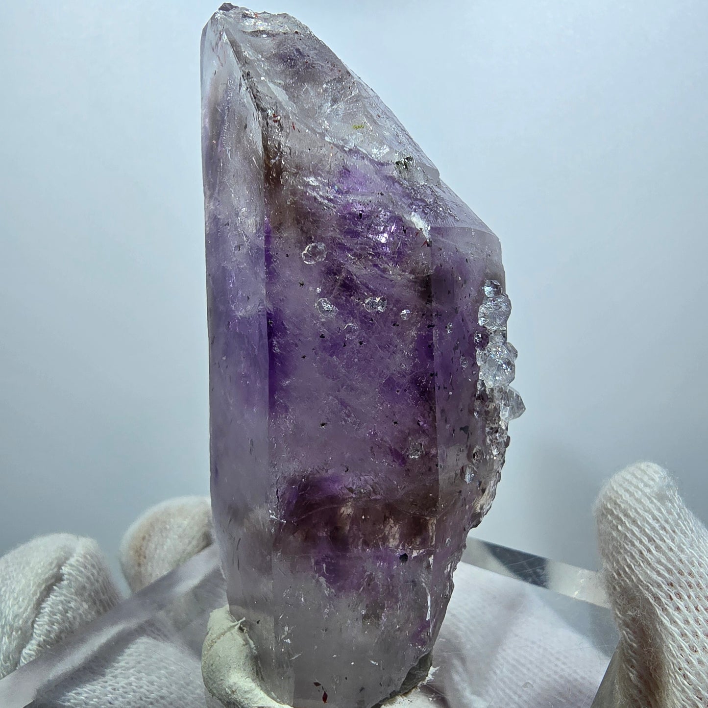 Harlekin Phantom Amethyst mit Analcim Stufe Streep Mine Gobob Namibia 66*54*35mm