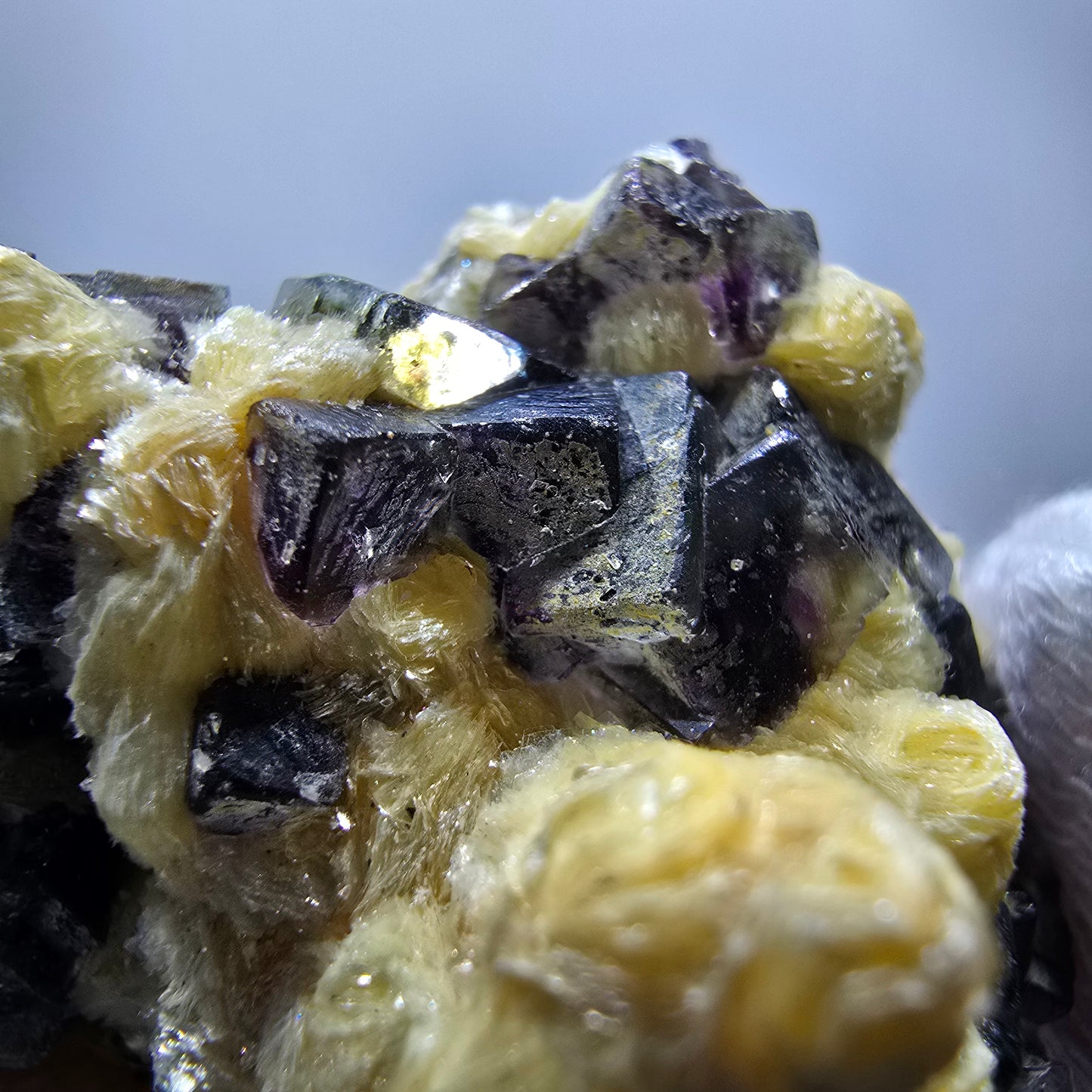 Cubes de fluorite fantôme colorés, hyalite, spécimen de muscovite, Erongo, Namibie, 42 x 39 x 28 mm