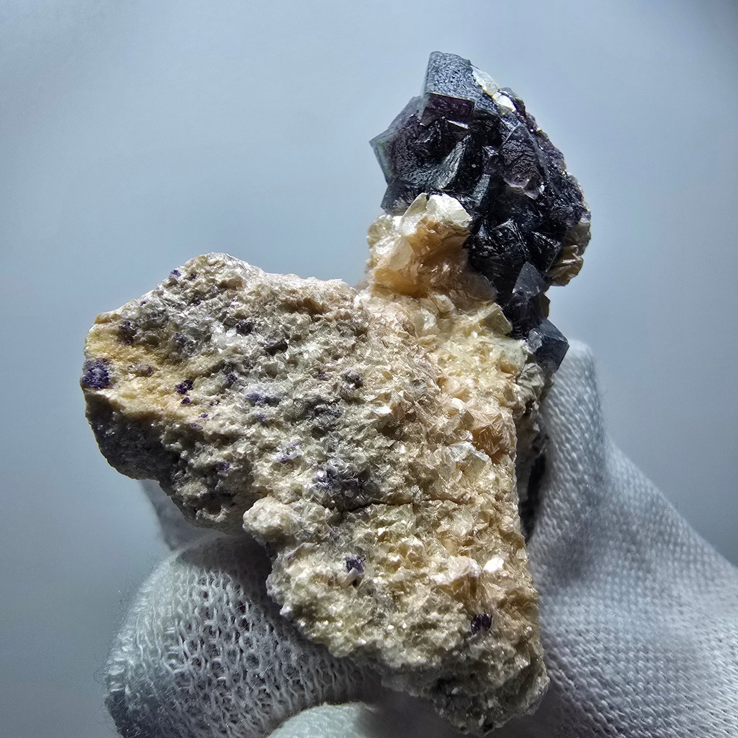 Cubes de fluorite fantôme colorés, spécimen de muscovite, Erongo, Namibie, 49 x 46 x 42 mm