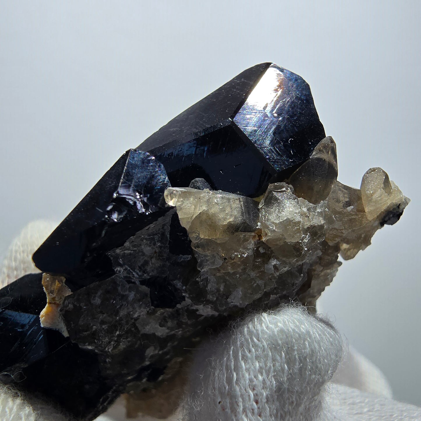 Tourmaline Schörl symétrique, quartz fumé, stade hyalite Erongo Namibie 52*34*20mm