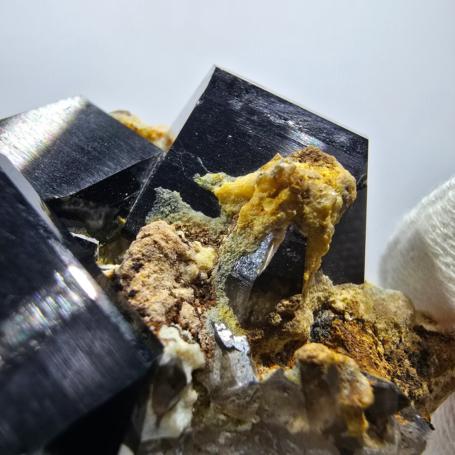 Symmetrische Schörl Turmalin, Rauchquarz, Hyalit Stufe Erongo Namibia 52*34*20mm