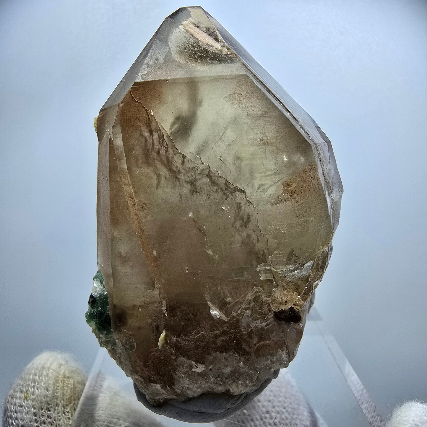 Cube de fluorite fantôme, quartz fumé et hyalite, spécimen d'Erongo, Namibie, 61 x 46 x 37 mm