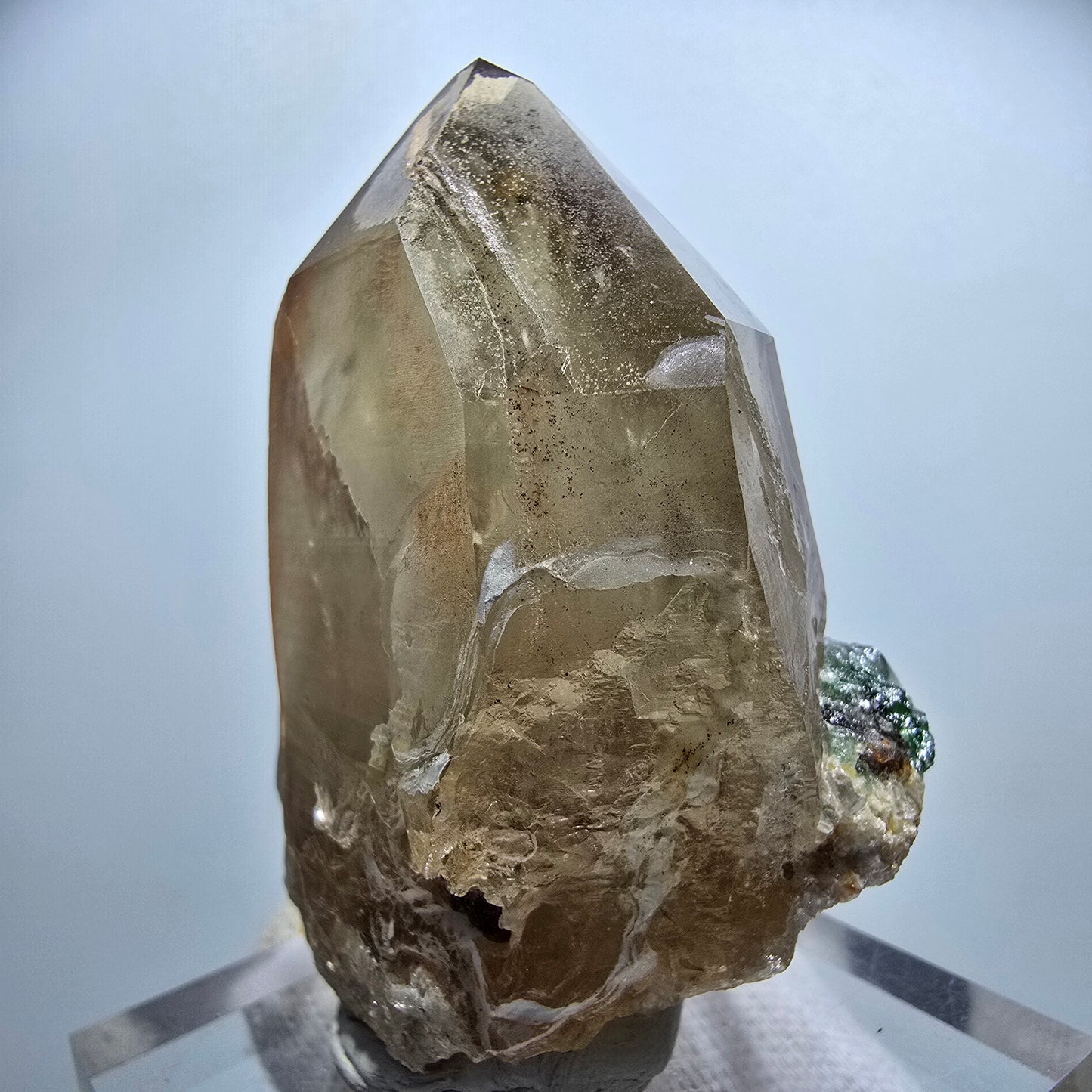 Cube de fluorite fantôme, quartz fumé et hyalite, spécimen d'Erongo, Namibie, 61 x 46 x 37 mm
