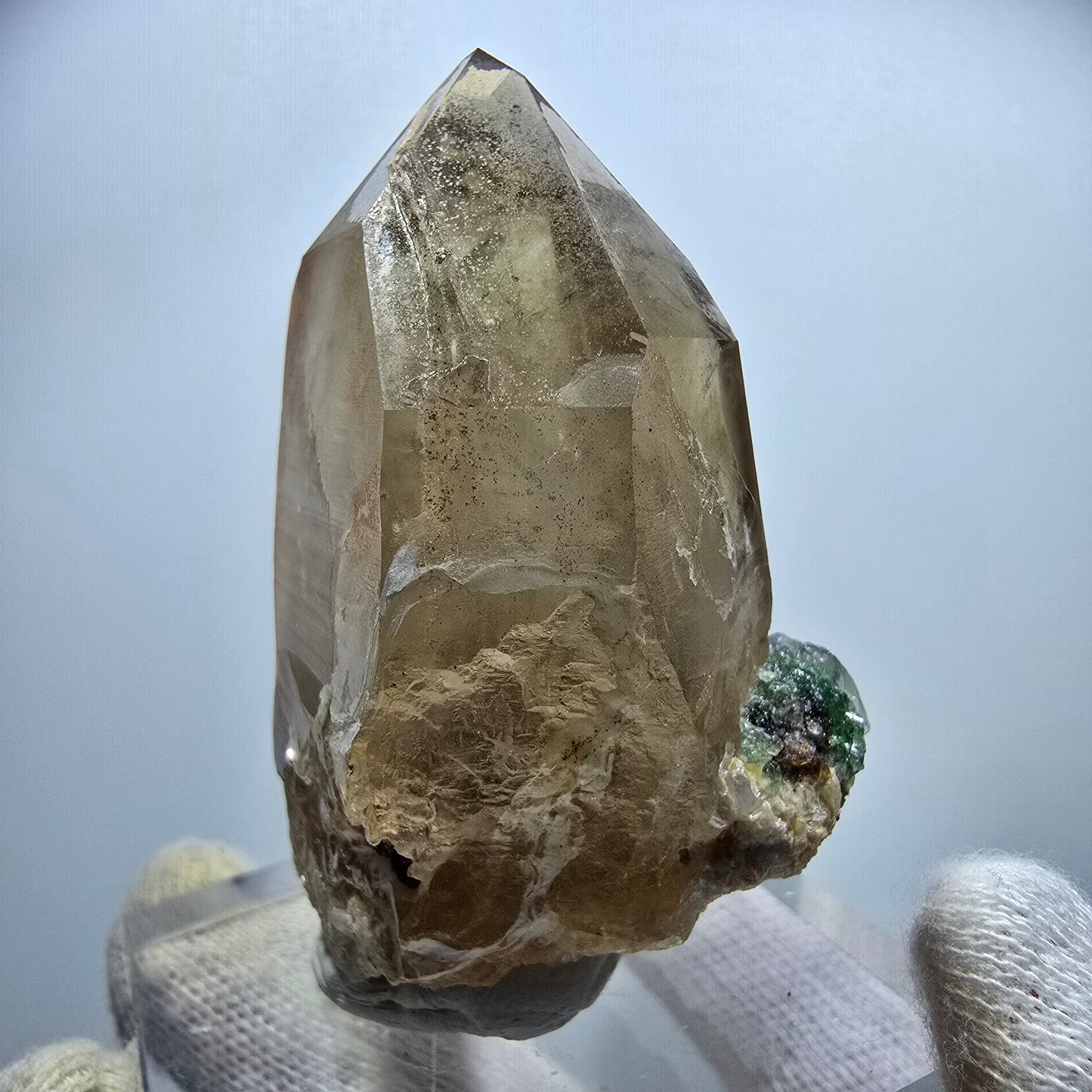 Cube de fluorite fantôme, quartz fumé et hyalite, spécimen d'Erongo, Namibie, 61 x 46 x 37 mm