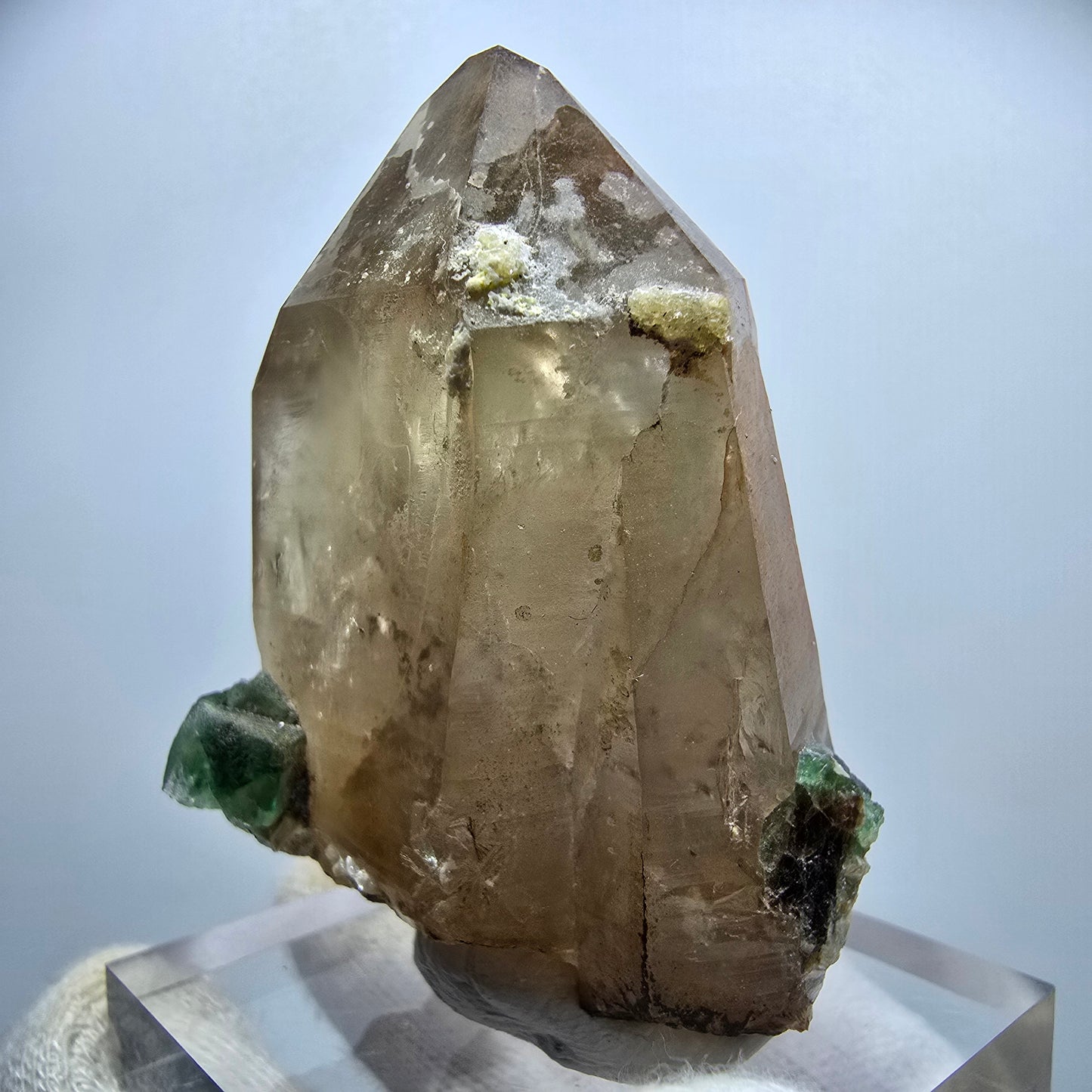 Cube de fluorite fantôme, quartz fumé et hyalite, spécimen d'Erongo, Namibie, 61 x 46 x 37 mm