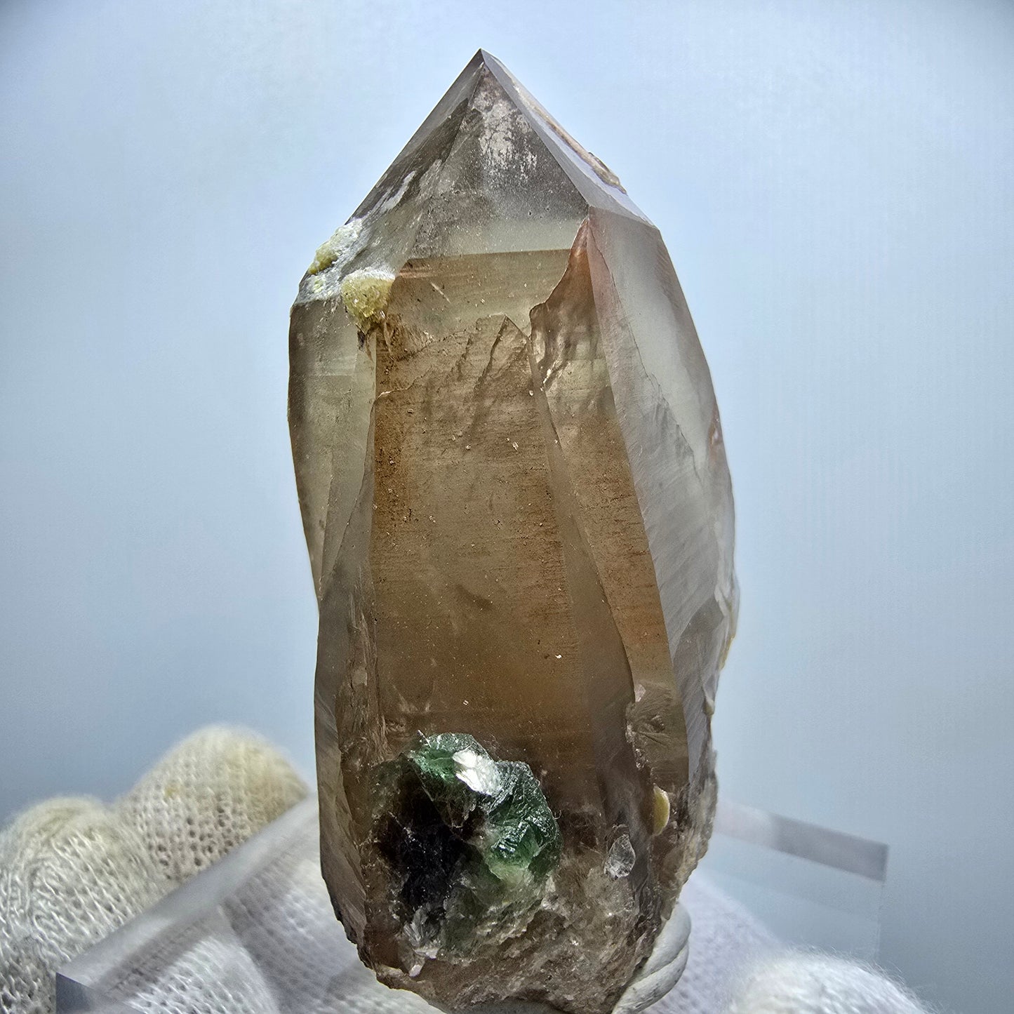 Cube de fluorite fantôme, quartz fumé et hyalite, spécimen d'Erongo, Namibie, 61 x 46 x 37 mm