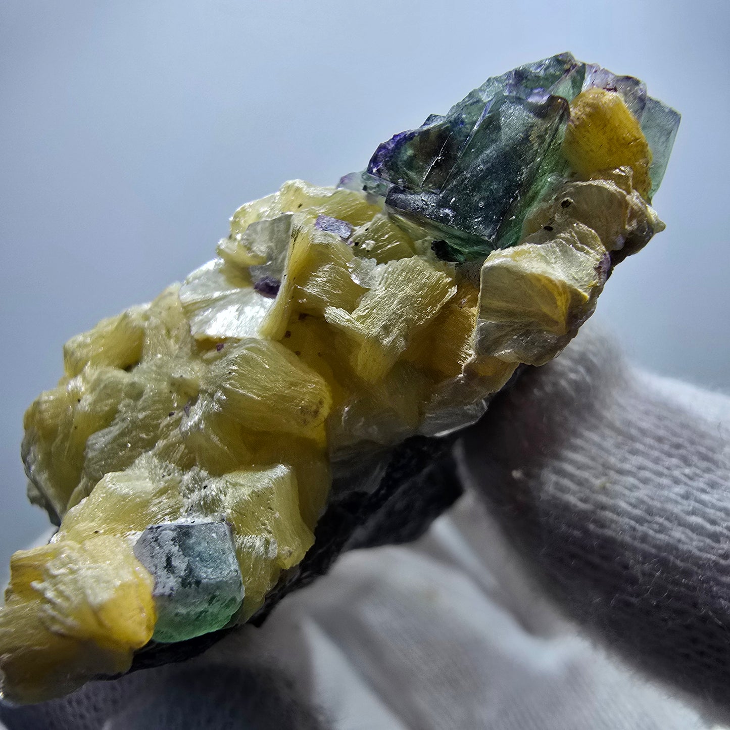 Fluorite fantôme, quartz fumé, tourmaline Schörl, hyalite, muscovite Erongo, Namibie 62*43*31mm