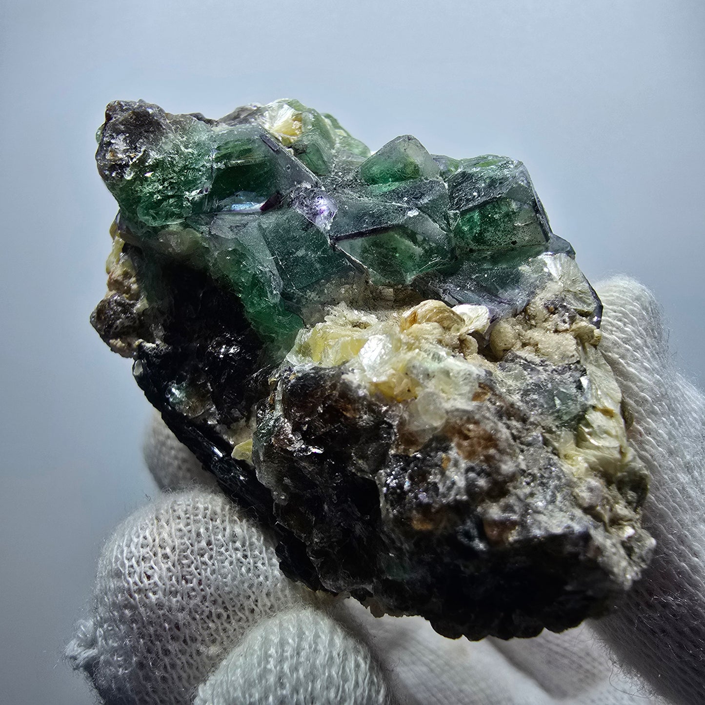 Fluorite fantôme Schörl, tourmaline, calcite, muscovite, stade Erongo, Namibie, 62 x 40 x 38 mm