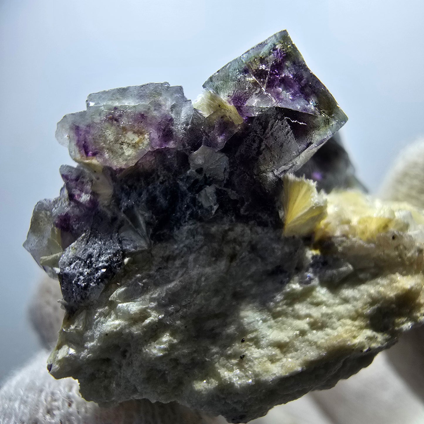 Cube de fluorite fantôme coloré, spécimen de quartz fumé muscovite, Erongo, Namibie, 48 x 32 x 29 mm