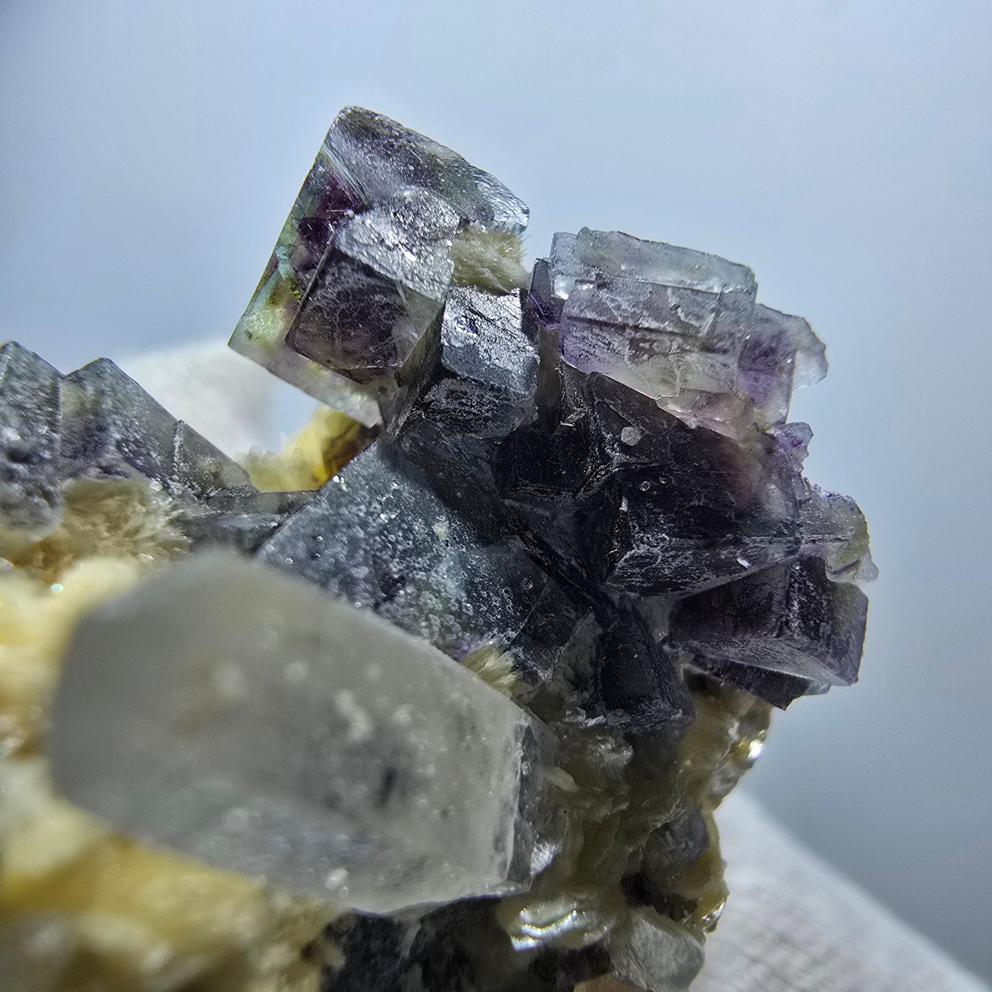 Cube de fluorite fantôme coloré, spécimen de quartz fumé muscovite, Erongo, Namibie, 48 x 32 x 29 mm