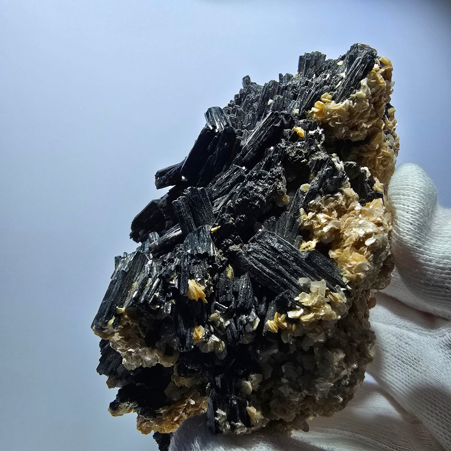 Grand spécimen de tourmaline Schorl et de muscovite, Erongo, Namibie, 95 x 64 x 55 mm