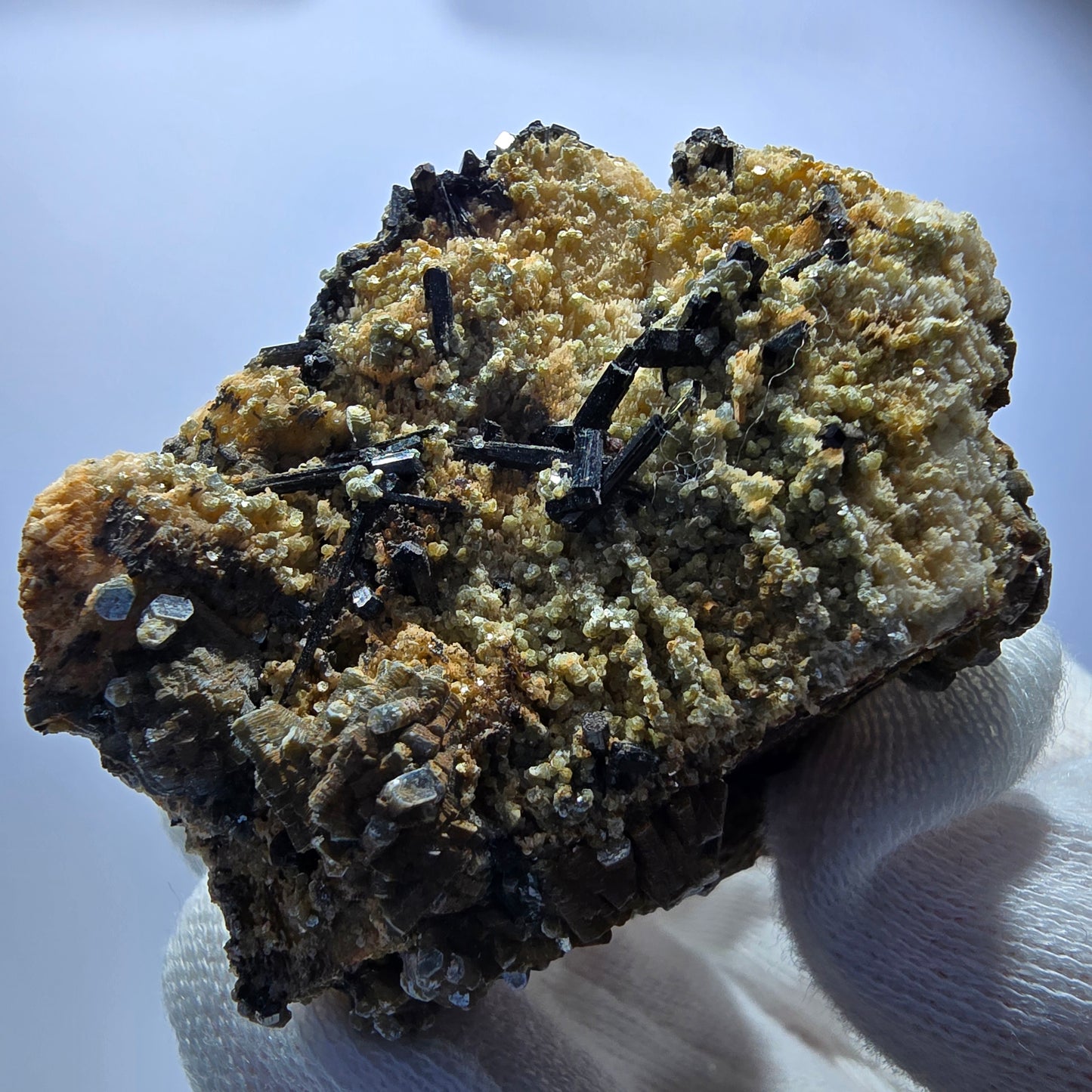 Tourmaline Schörl, muscovite, calcite UV, stade orthose Erongo, Namibie 82*55*45mm