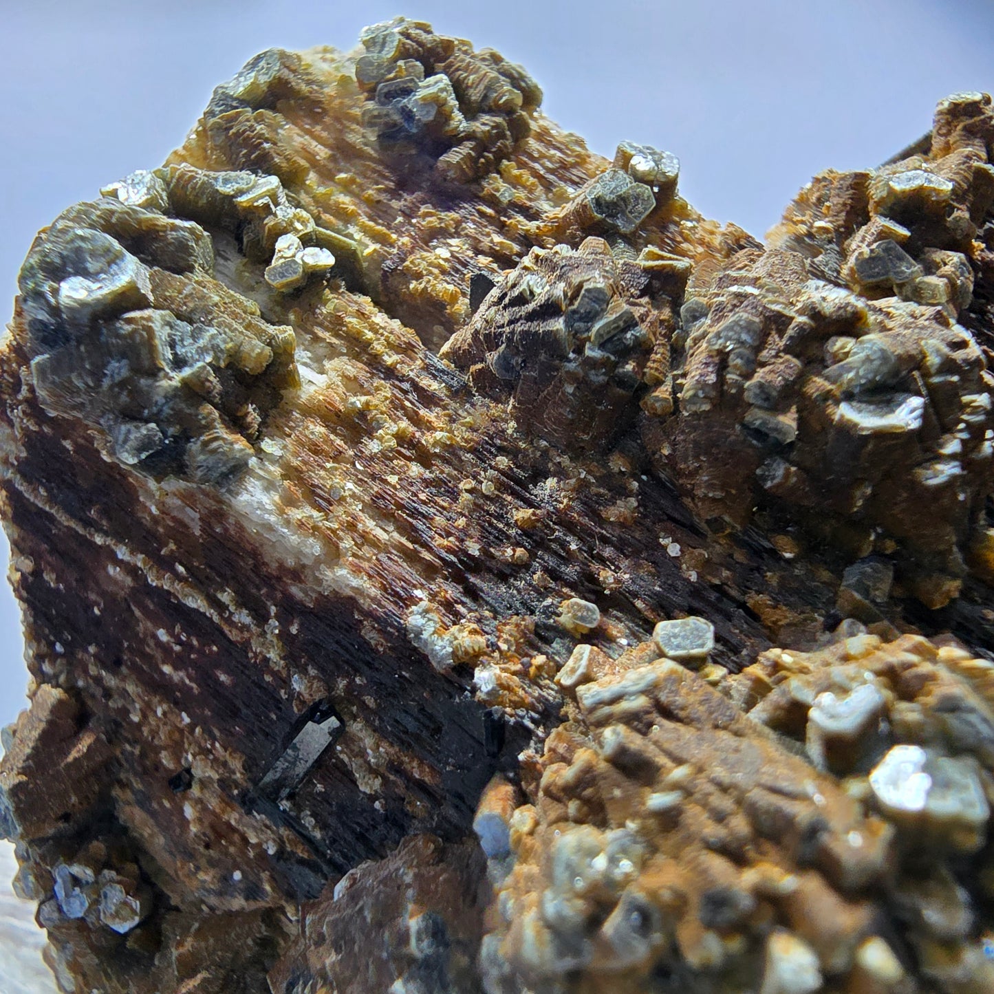 Tourmaline Schörl, muscovite, calcite UV, stade orthose Erongo, Namibie 82*55*45mm