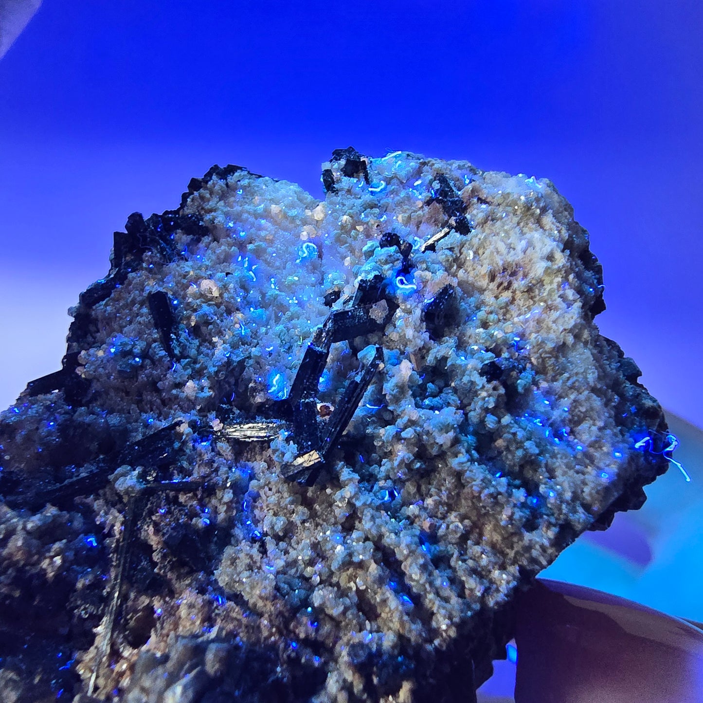 Tourmaline Schörl, muscovite, calcite UV, stade orthose Erongo, Namibie 82*55*45mm