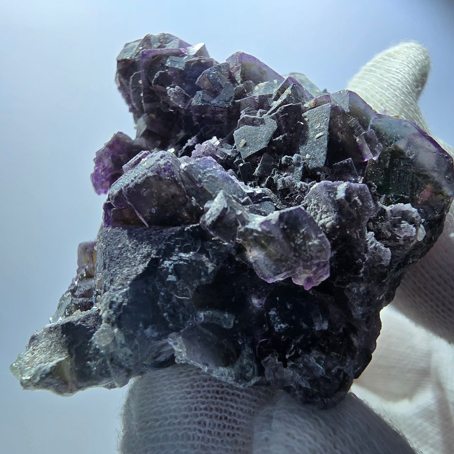 Fluorite fantôme colorée, hyalite, tourmaline schol, muscovite, Erongo, Namibie, 80 x 46 x 60 mm