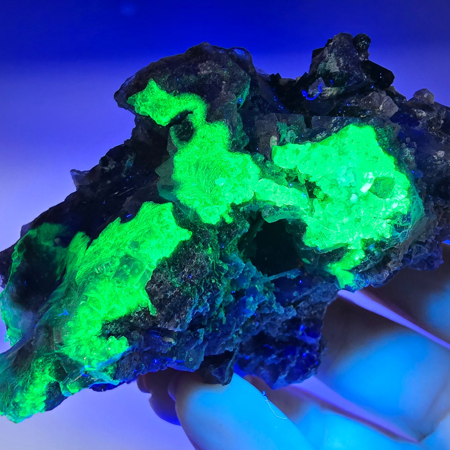Fluorite fantôme colorée, hyalite, tourmaline schol, muscovite, Erongo, Namibie, 80 x 46 x 60 mm