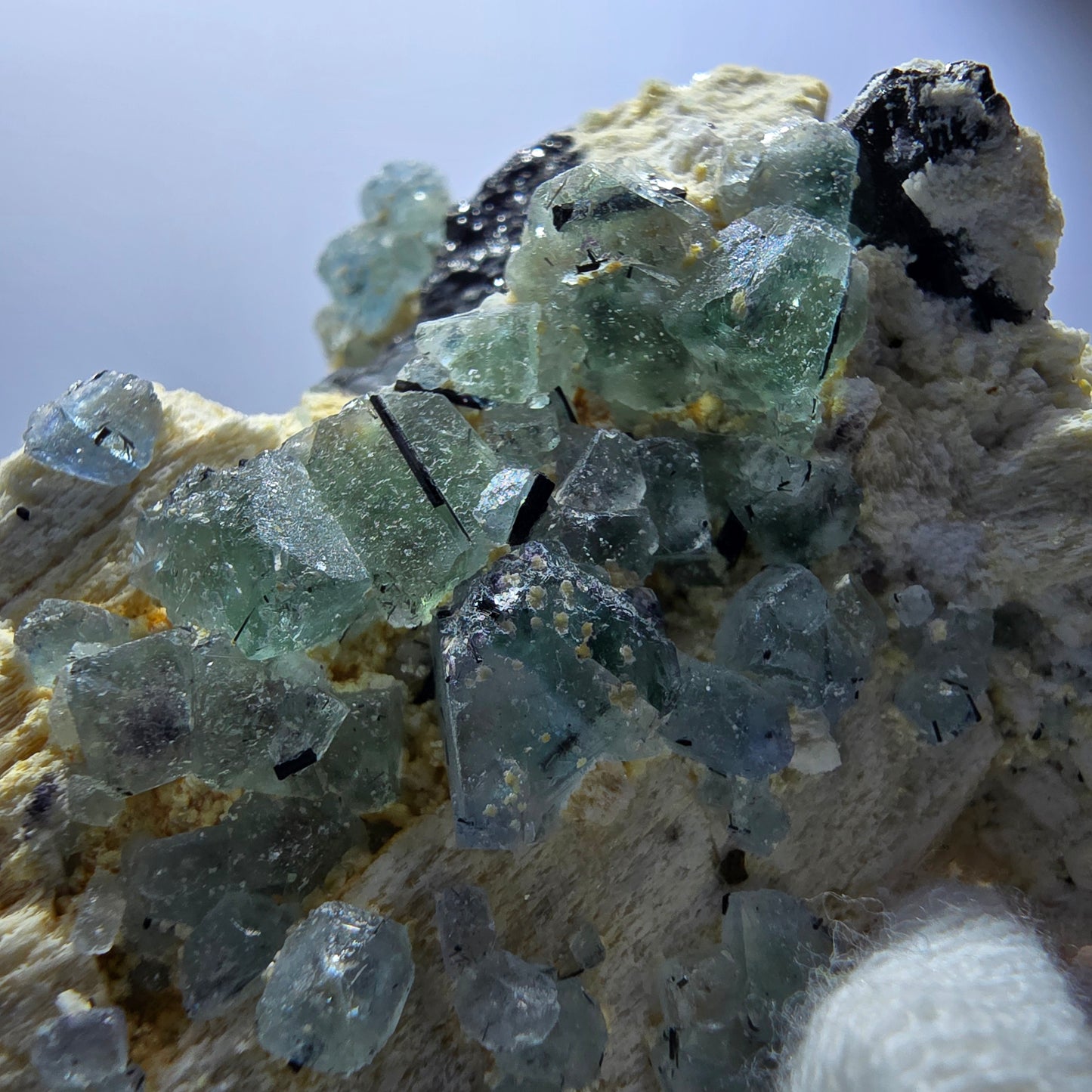 Phantom Fluorit Würfel zonal, Orthoklas, Schörl Turmalin Erongo, Namibia 77*52*30mm