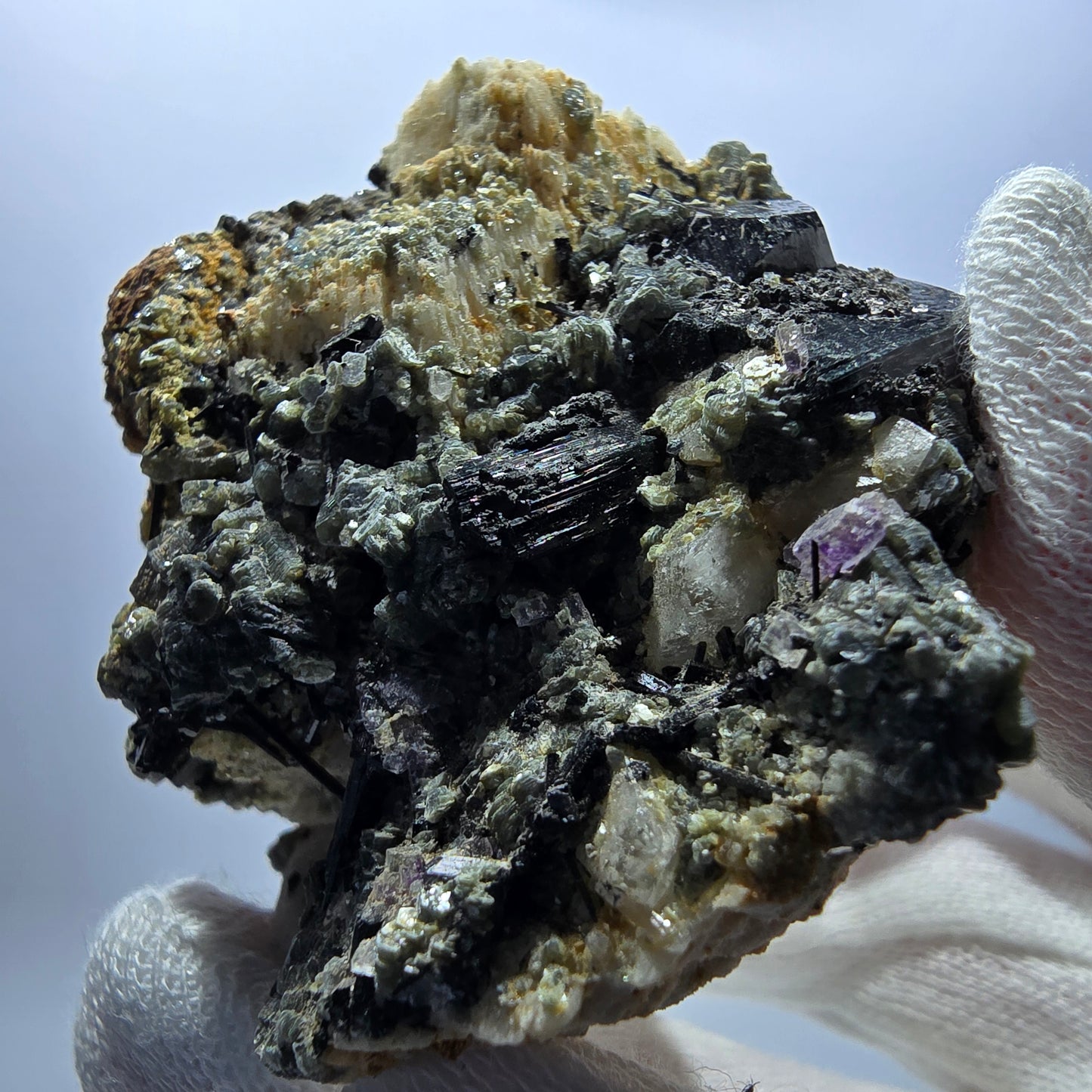 Tourmaline Schörl, muscovite, calcite UV, stade orthose Erongo, Namibie 64*56*47mm