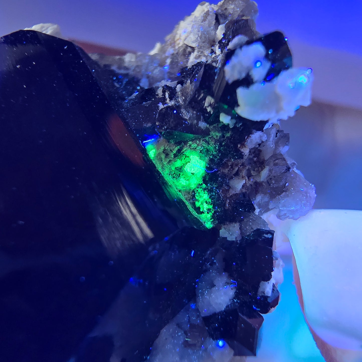 Spécimen rare de tourmaline Schorl, hyalite et orthose, Erongo, Namibie, 36 x 44 x 21 mm