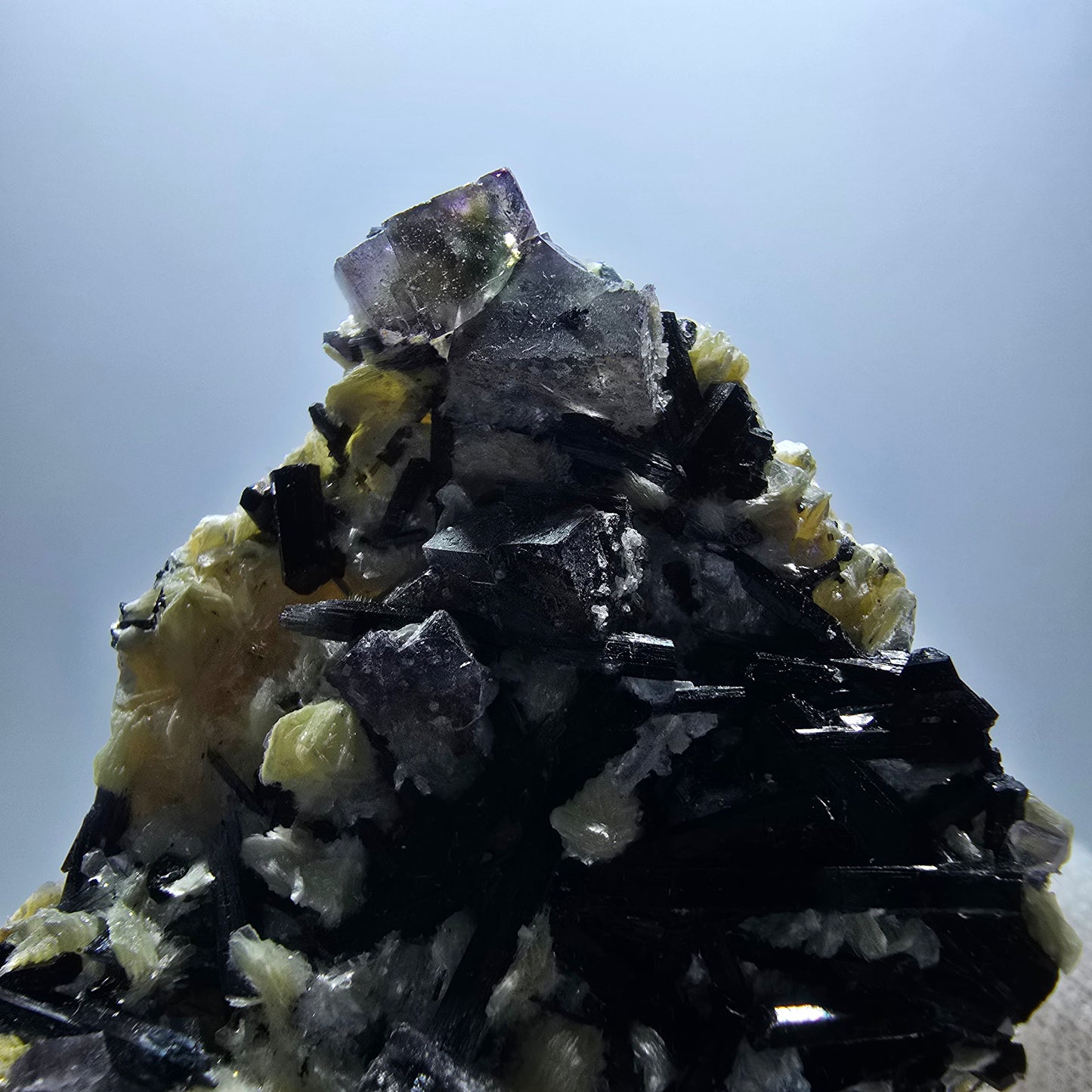 Bunte Phantom Fluorit, Schörl Turmalin, Muskovit Stufe Erongo Namibia 96*46*50mm