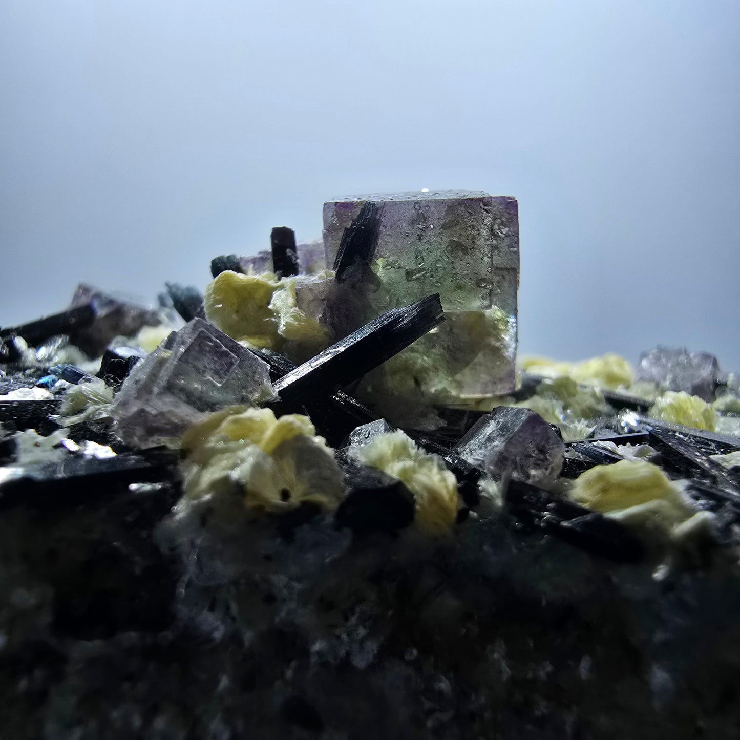 Bunte Phantom Fluorit, Schörl Turmalin, Muskovit Stufe Erongo Namibia 96*46*50mm