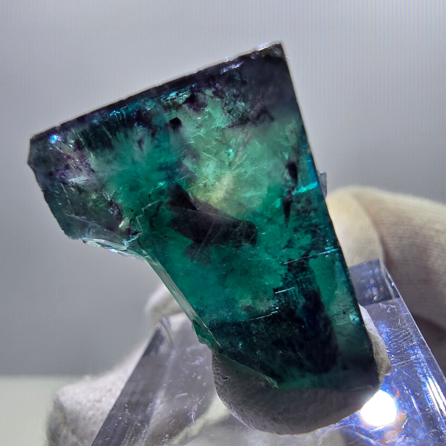 Rare cube de fluorite fantôme, vert violet zonal Okorusu, Namibie 30*24*18mm