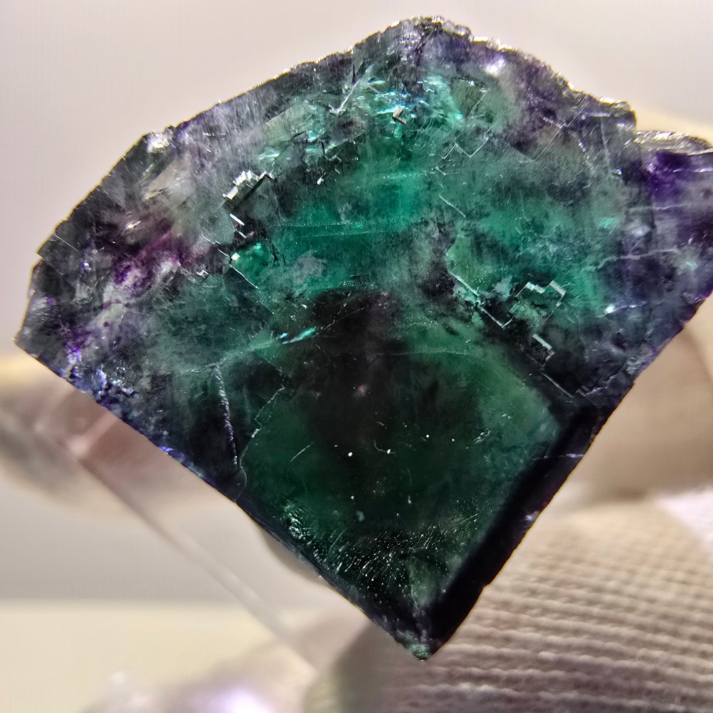 Rare cube de fluorite fantôme, vert violet zonal Okorusu, Namibie 30*24*18mm