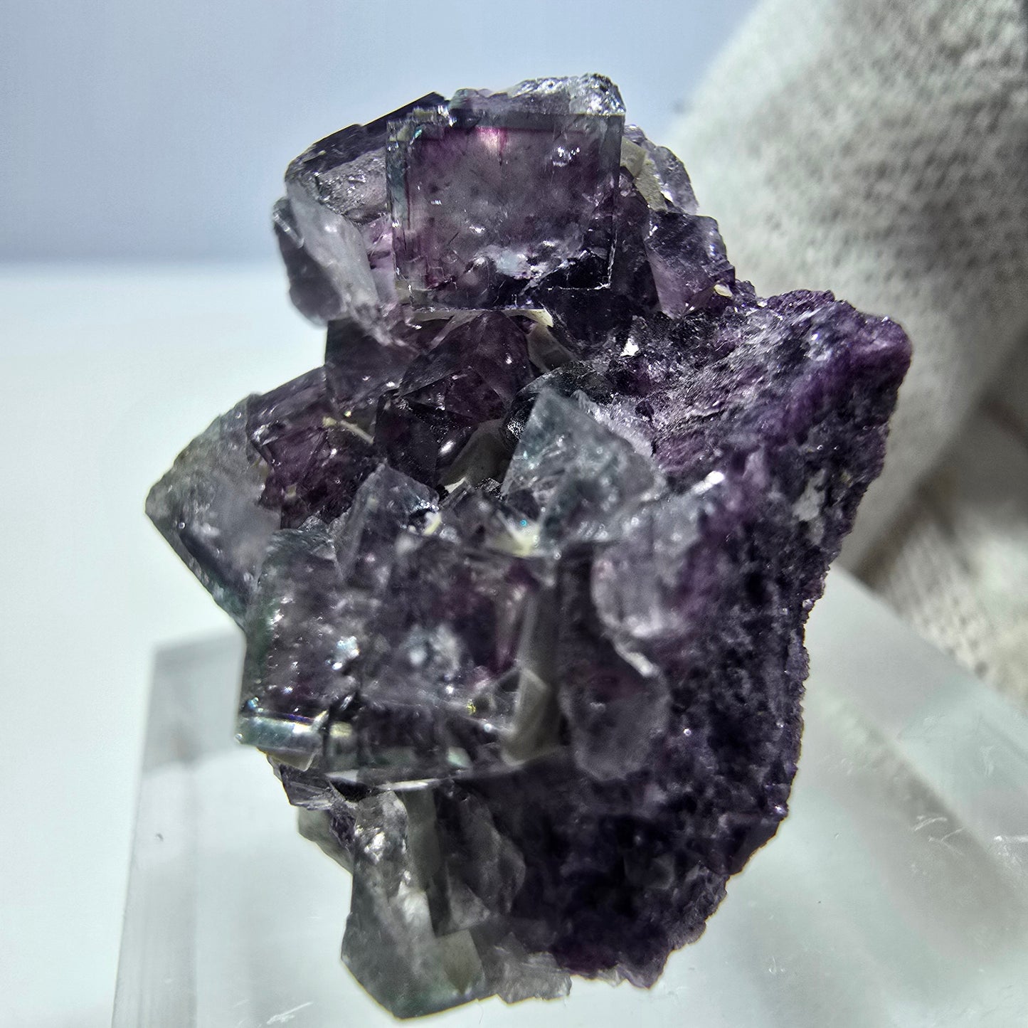 Spécimen de cube de fluorite fantôme transparente, vert-violet zonal, Okorusu, Namibie, 27 x 20 x 12 mm