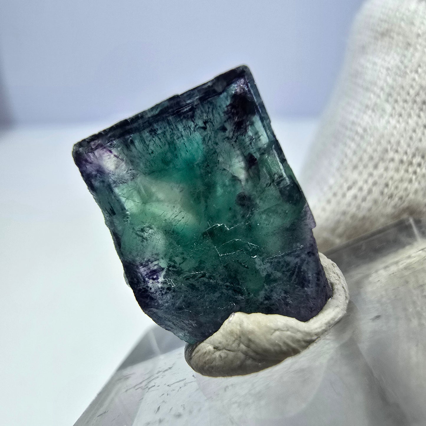 Spécimen de cube de fluorite fantôme transparente, vert-violet zonal, Okorusu, Namibie, 20 x 15 x 11 mm