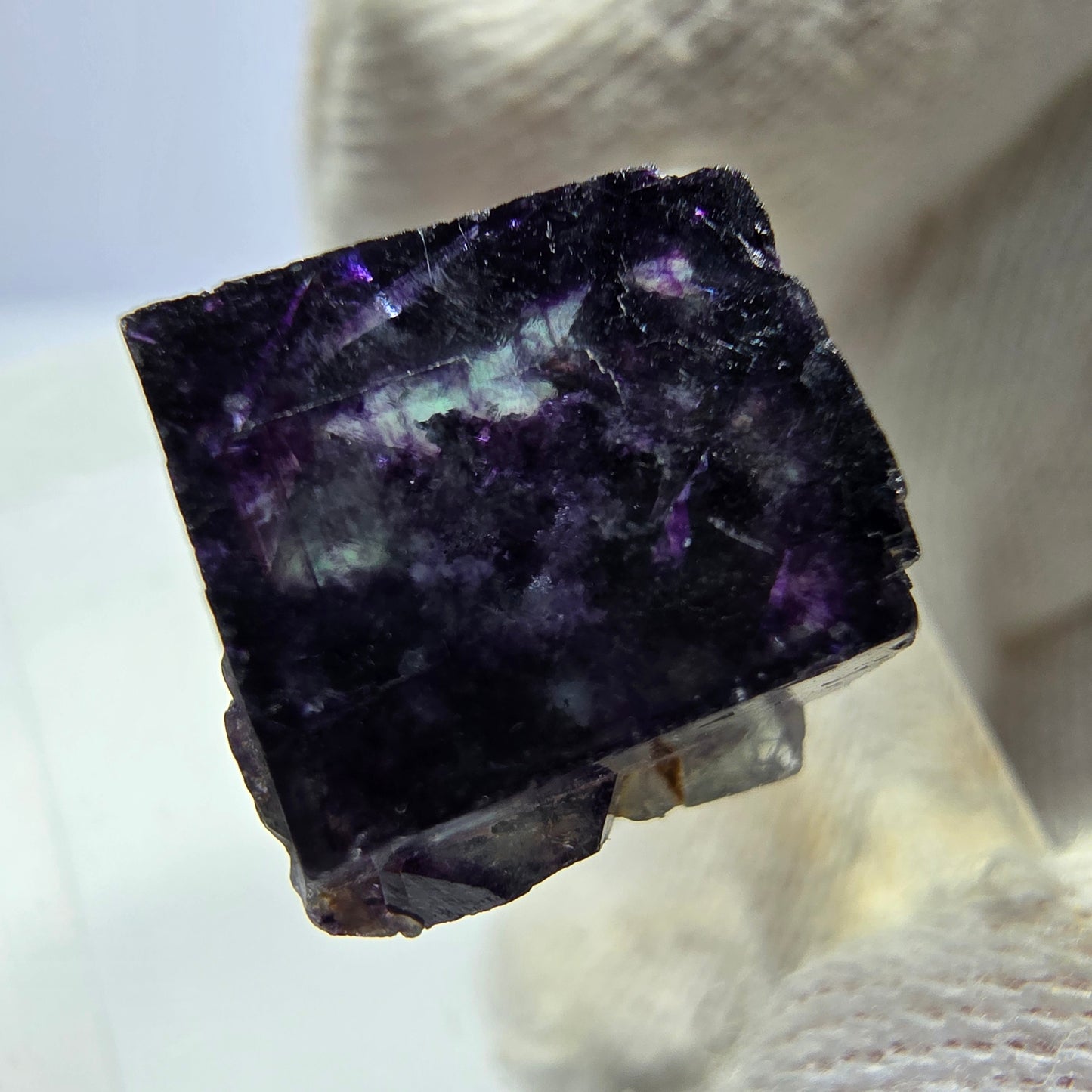 Spécimen de cube de fluorite fantôme transparente, vert-violet zonal, Okorusu, Namibie, 16 x 16 x 15 mm