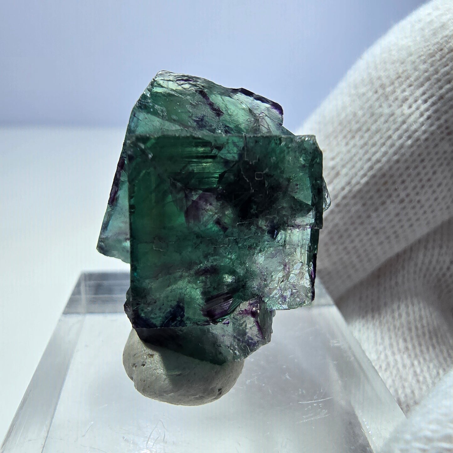 Spécimen rare de cube de fluorite fantôme, vert zonal et violet, Okorusu, Namibie, 25 x 21 x 15 mm