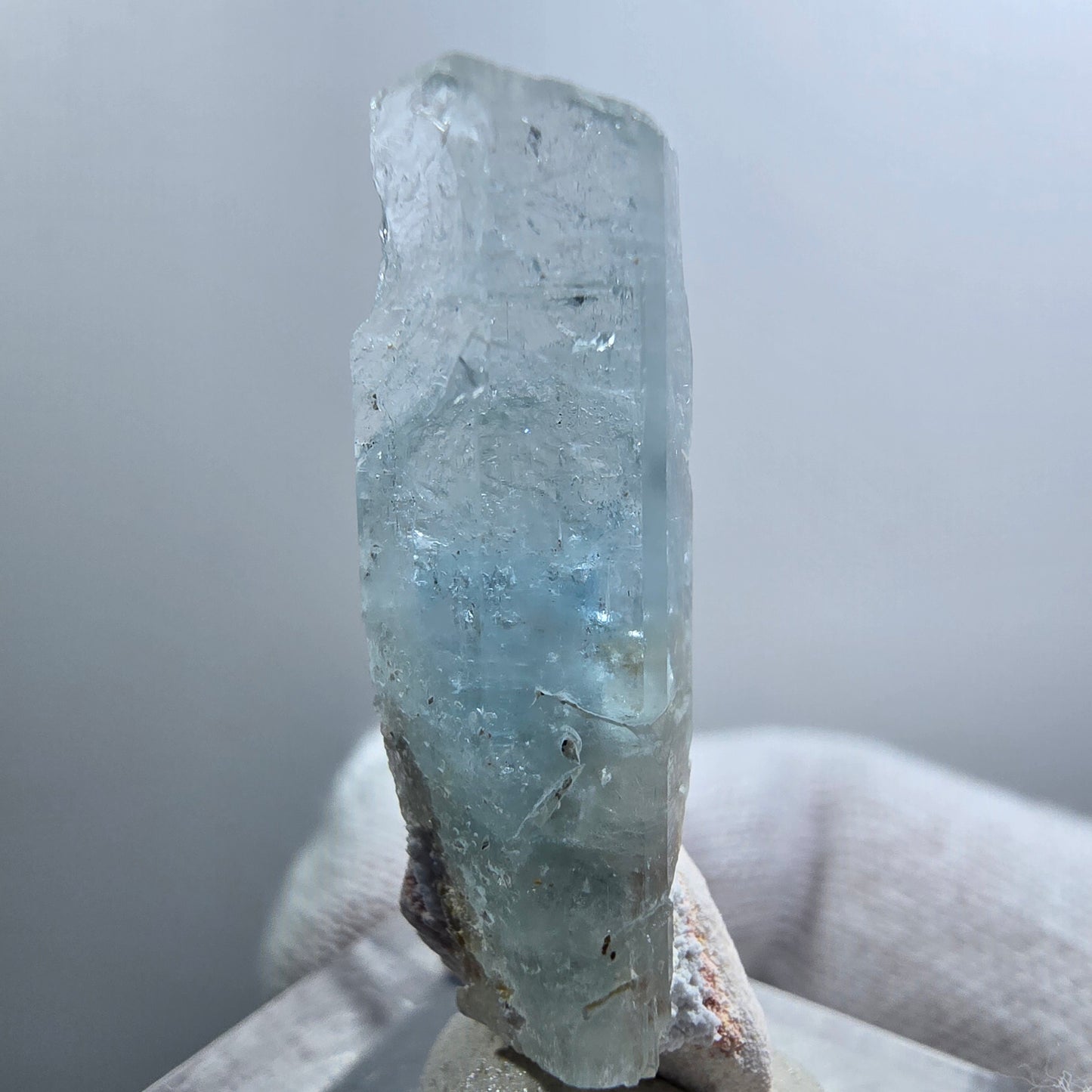 Aigue-marine rare, spécimen d'orthose, Erongo, Namibie, 35 x 12 x 8 mm