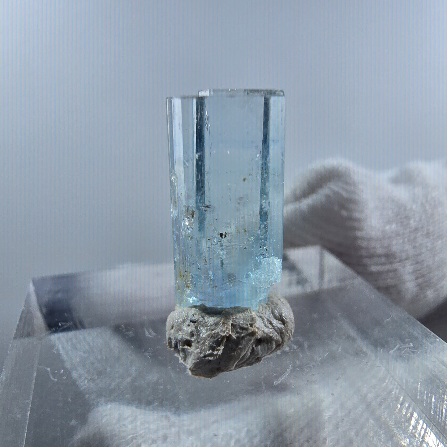 Cristal d'aigue-marine X clair rare Erongo, Namibie 15*7*7mm