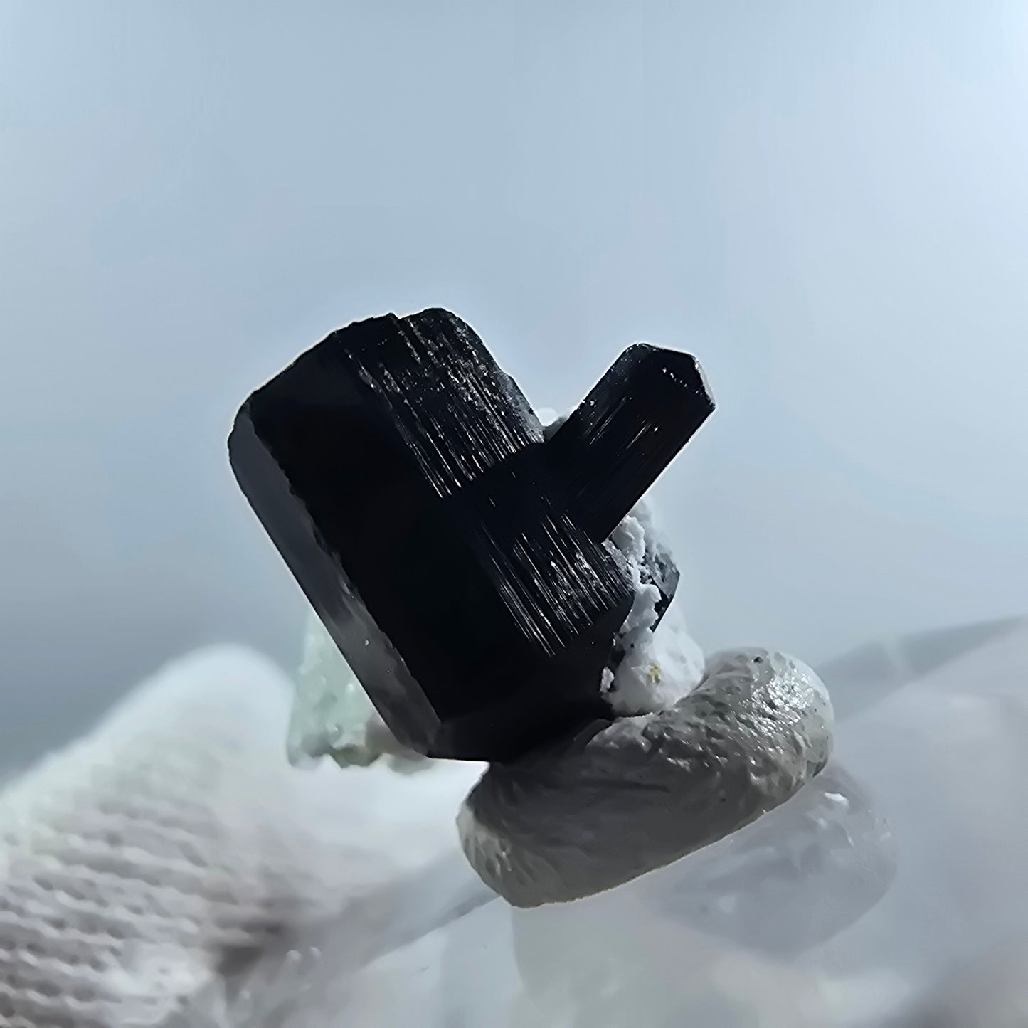 Aigue-marine de Setlene, tourmaline de Schörl, stade orthose Erongo, Namibie 16*14*10 mm