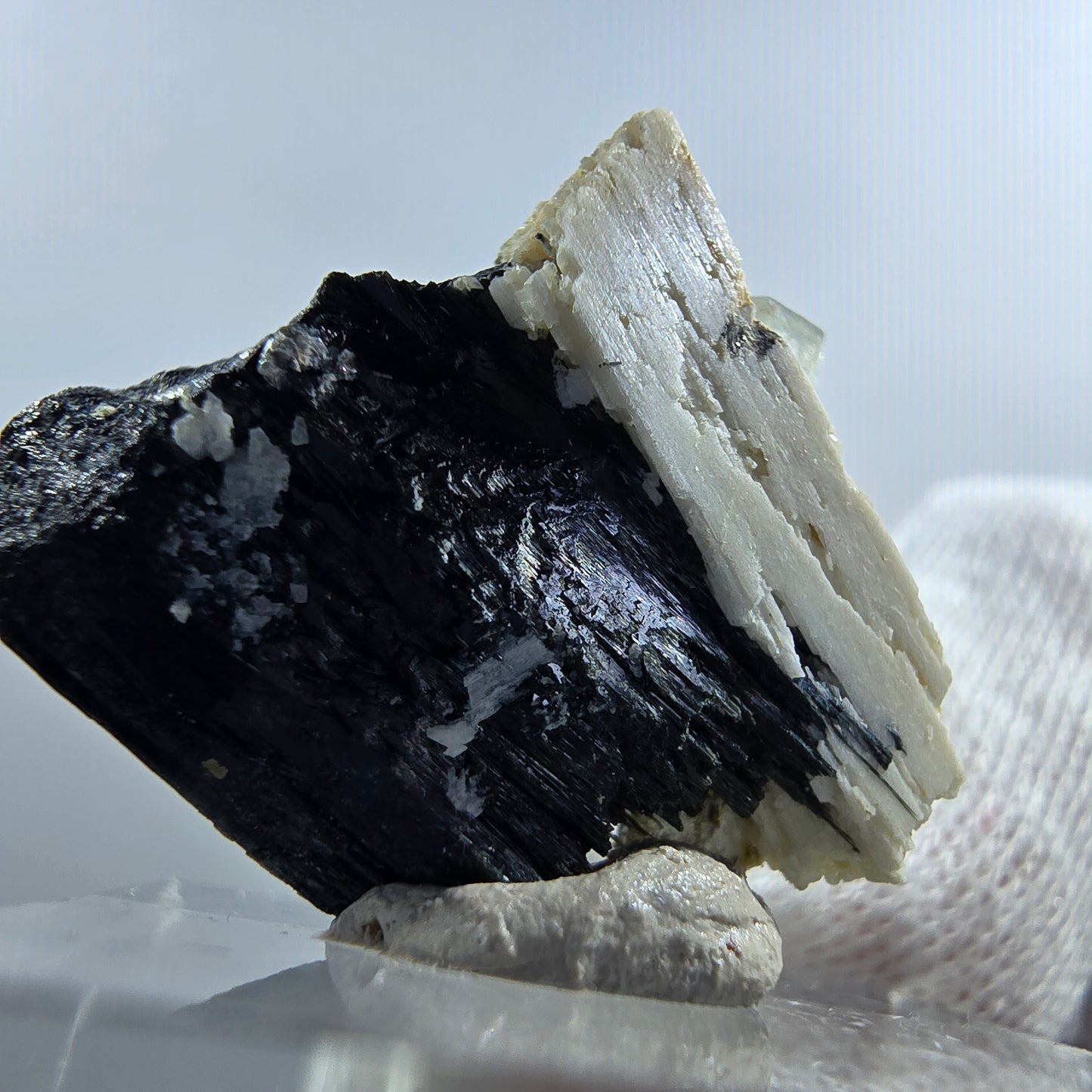 Aigue-marine de Setlene, tourmaline de Schörl, stade orthose Erongo, Namibie 27*25*17 mm