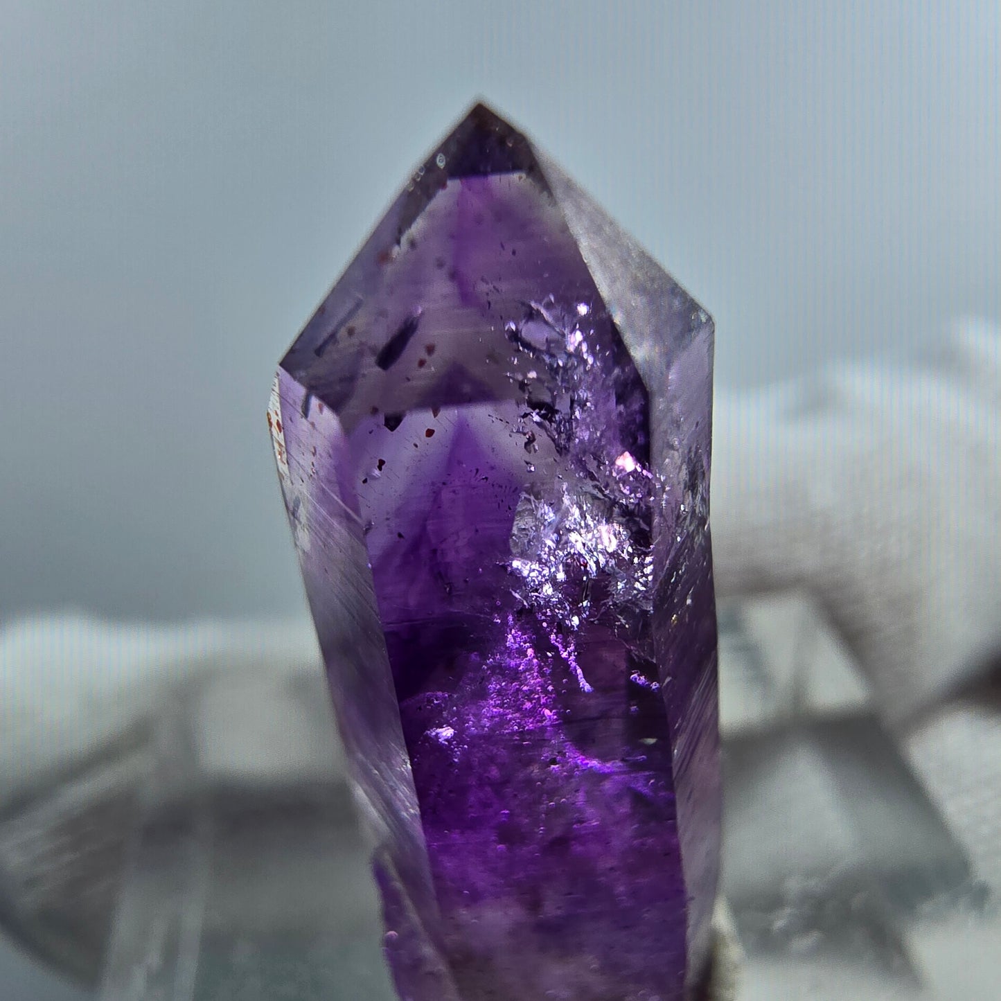 Pointe de sceptre en améthyste fantôme rare, 1x Bubble Goboboseb, Namibie 26 x 10 x 9 mm