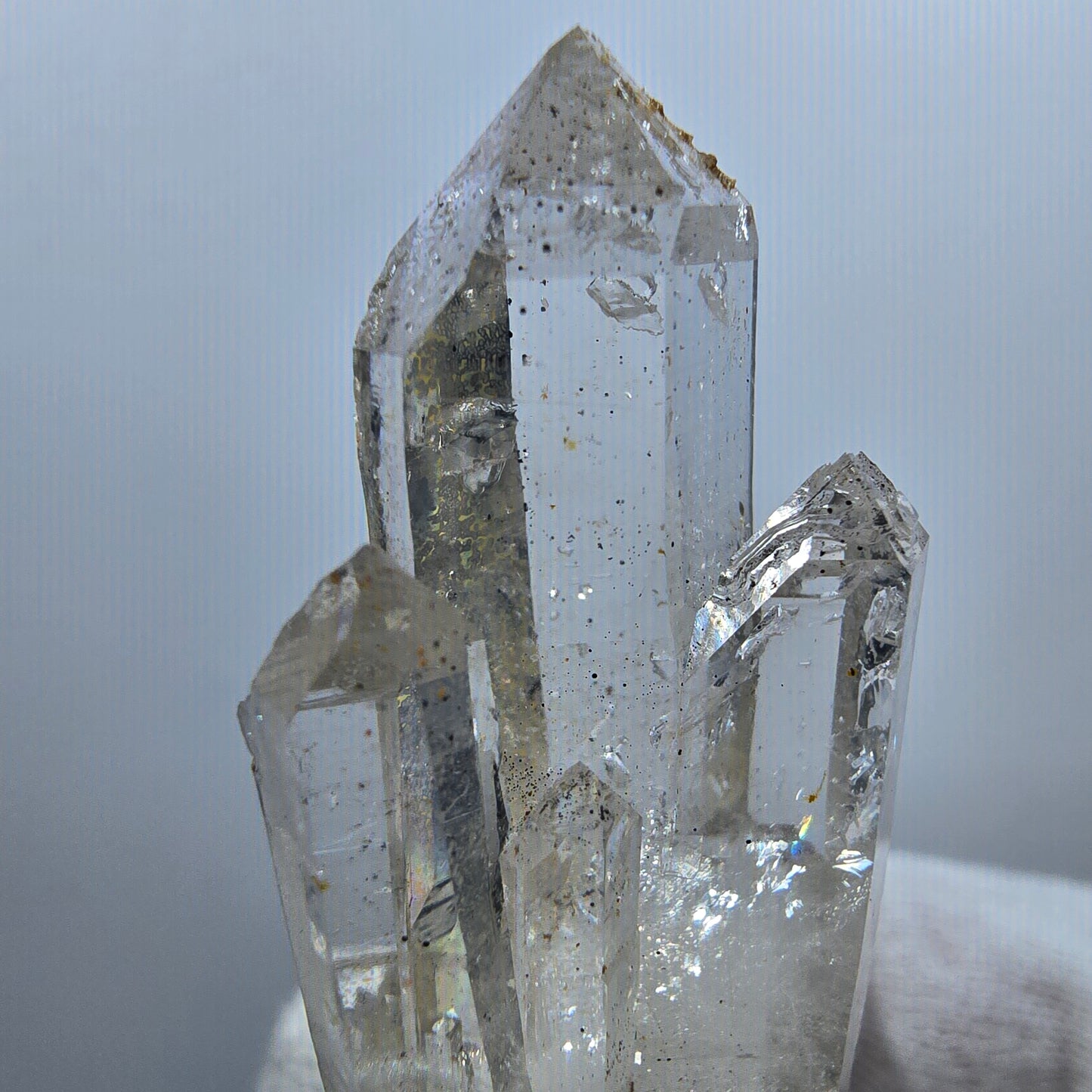 Sceptre DT en quartz fumé fantôme, calcite UV Valentine Pocket Goboboseb Namibie 60 x 26 x 25 mm
