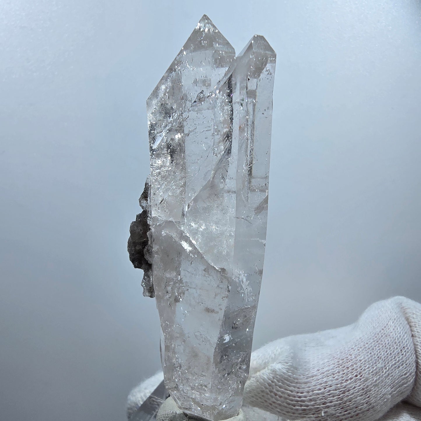 Quartz fumé DT Enhydro, sceptre, calcite UV, 4 parures de poche Bubble Valentine. Namibie, 76 x 26 x 12 mm.