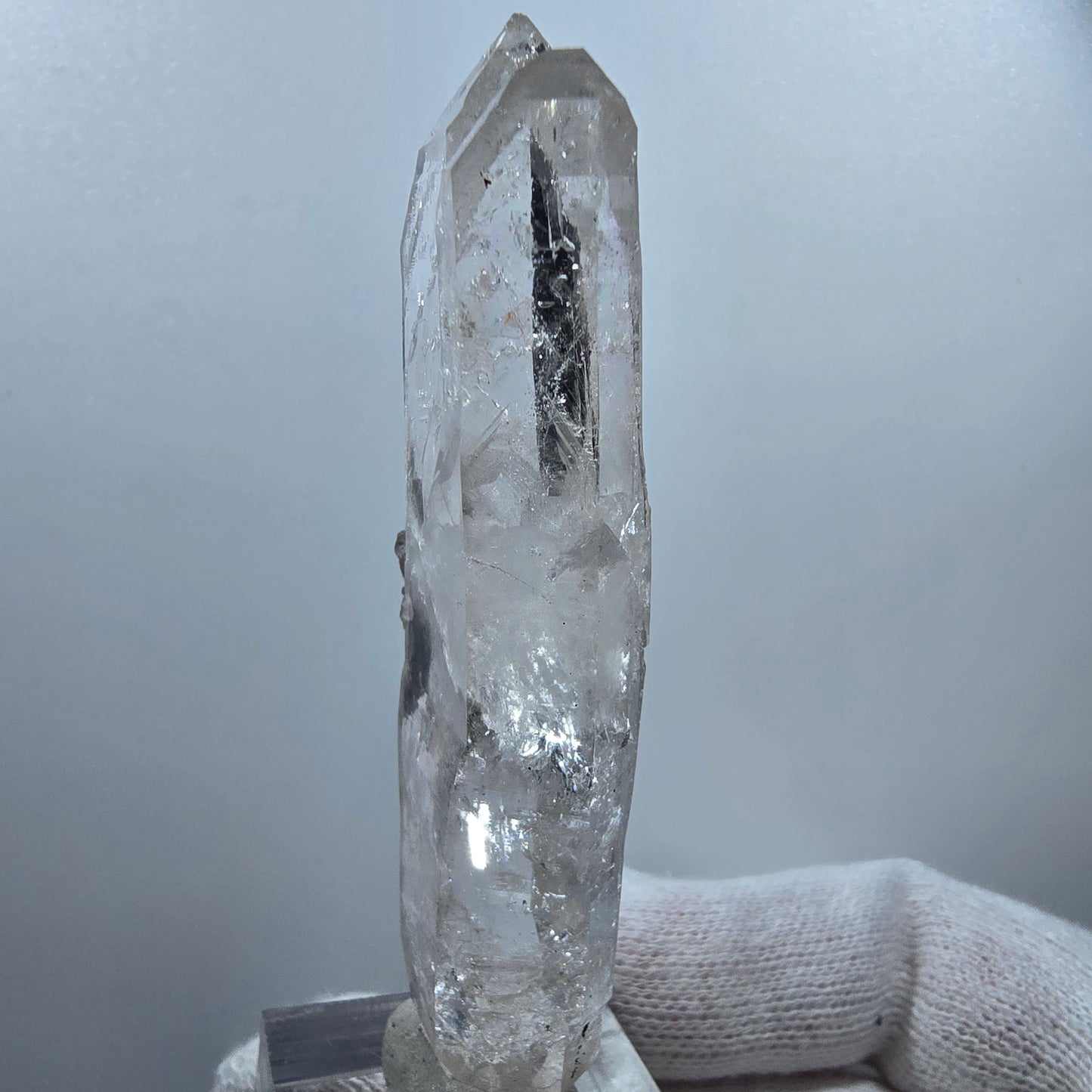 Quartz fumé DT Enhydro, sceptre, calcite UV, 4 parures de poche Bubble Valentine. Namibie, 76 x 26 x 12 mm.